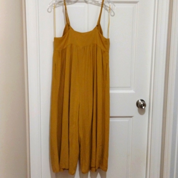Yellow Oversized Rumper with pockets Size Small - Picture 5 of 6